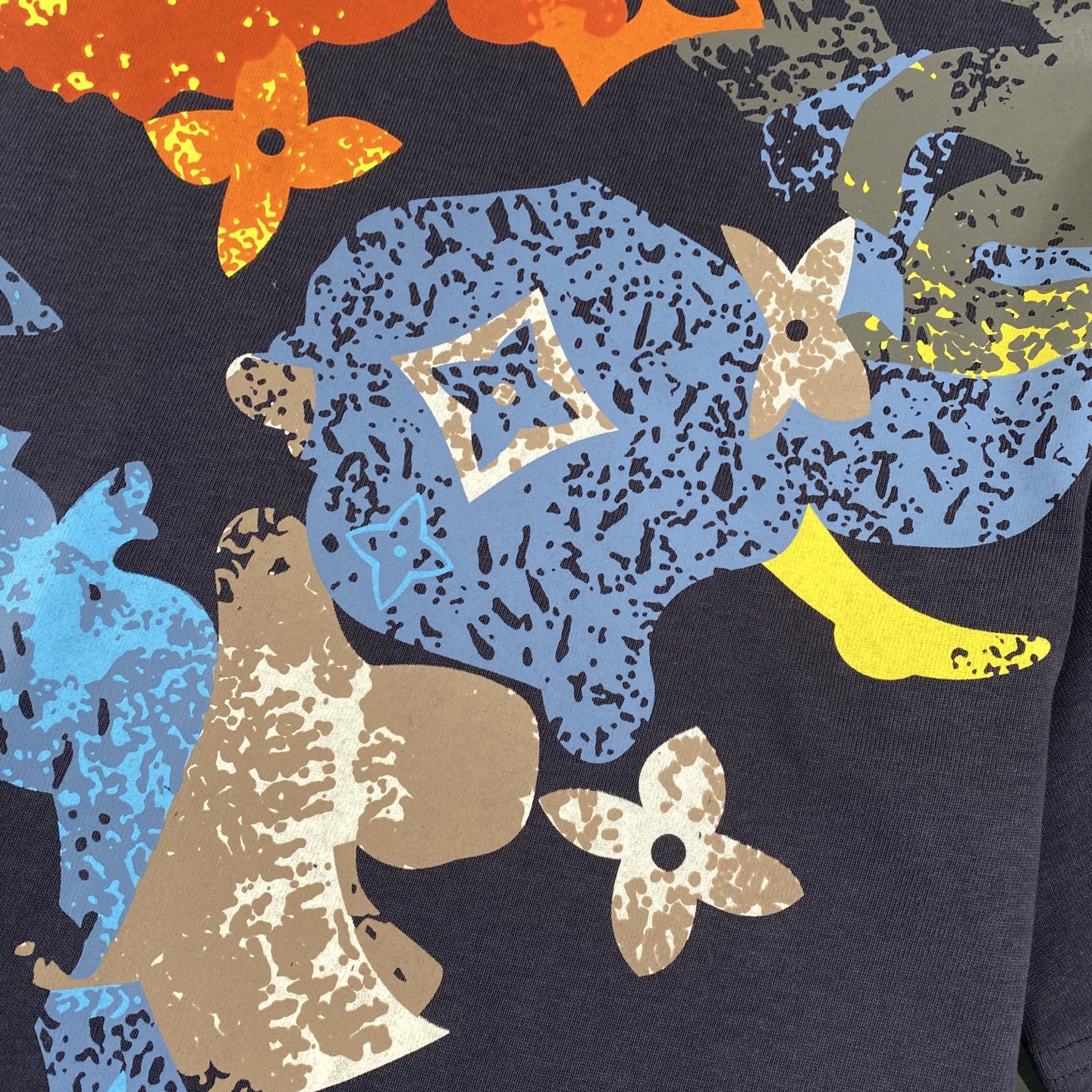 ルイ・ヴィトン「Louis Vuitton」 2025 スプリング スームインク プリント クルーネックTシャツ（メンズ）‌