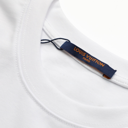 ルイ・ヴィトン「Louis Vuitton」 2025 エンブロイダリー モノグラム クルーネックTシャツ（メンズ）