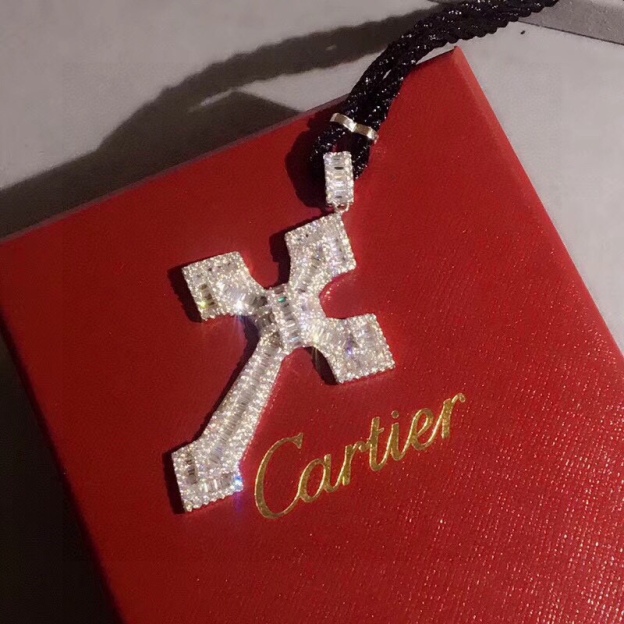 カルティエ「Cartier」 クロス ダイヤモンド ネックレス