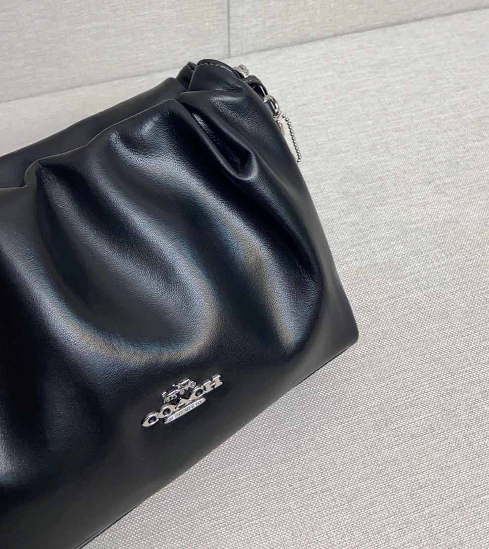 コーチ「Coach」Faye クラウド ショルダーバッグ