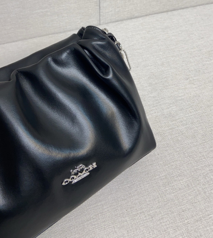 コーチ「Coach」Faye クラウド ショルダーバッグ