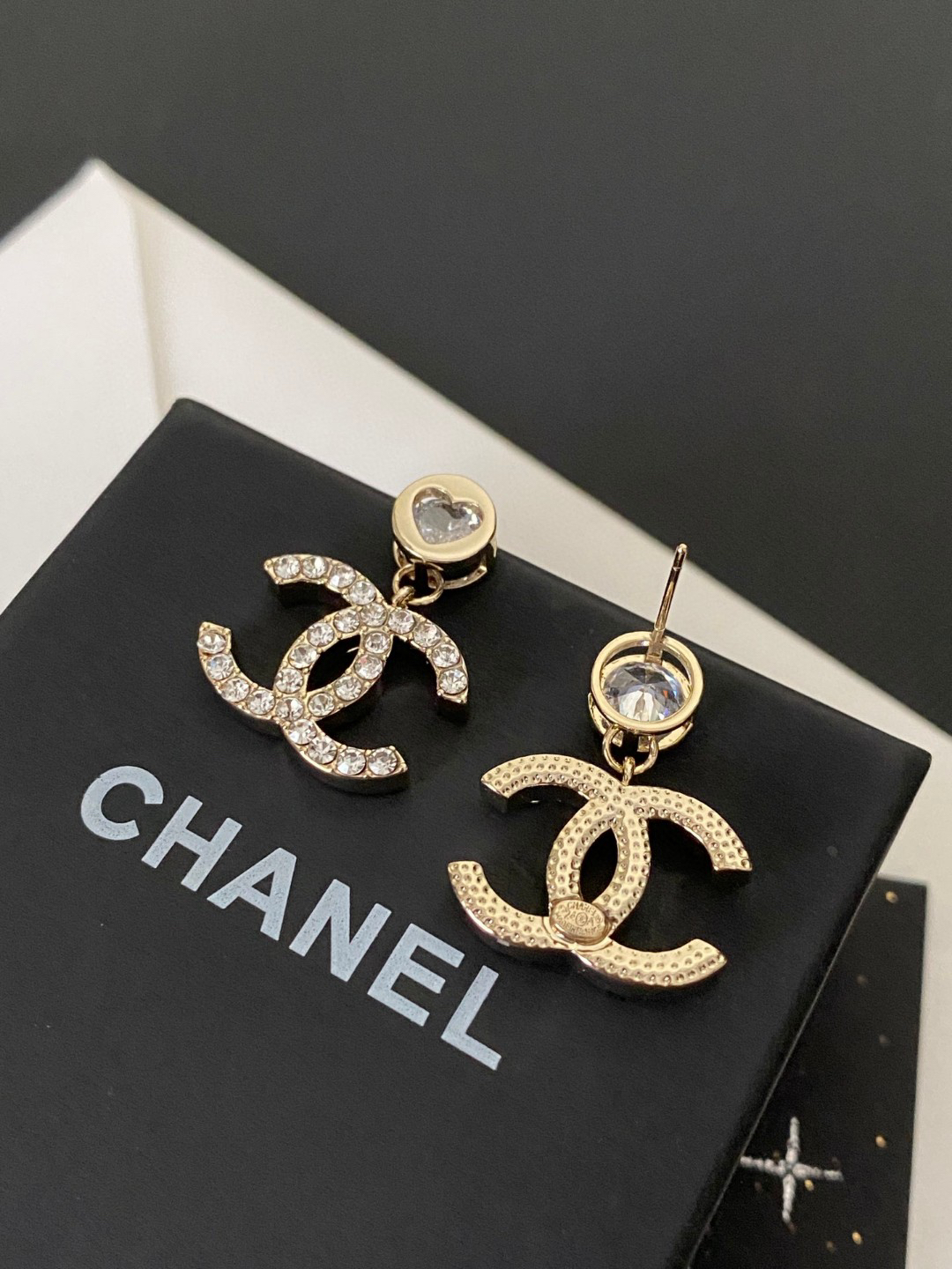 シャネル「Chanel」 ハート＆クリスタル レター ピアス・イヤリング