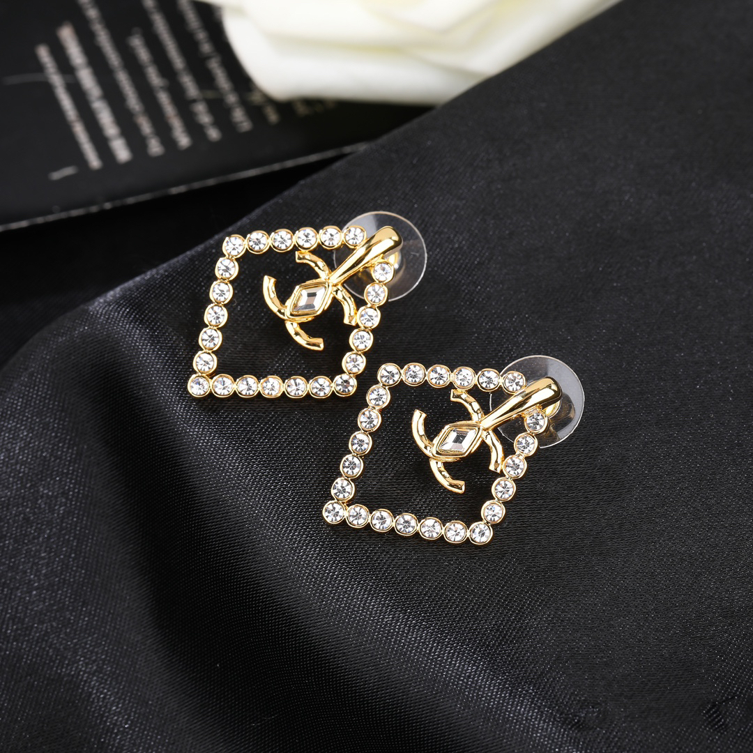 シャネル「Chanel」 クアドリラテラル ピアス