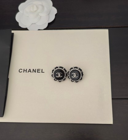 シャネル「Chanel」 ラウンド ブラック イヤリング 最新コレクション
