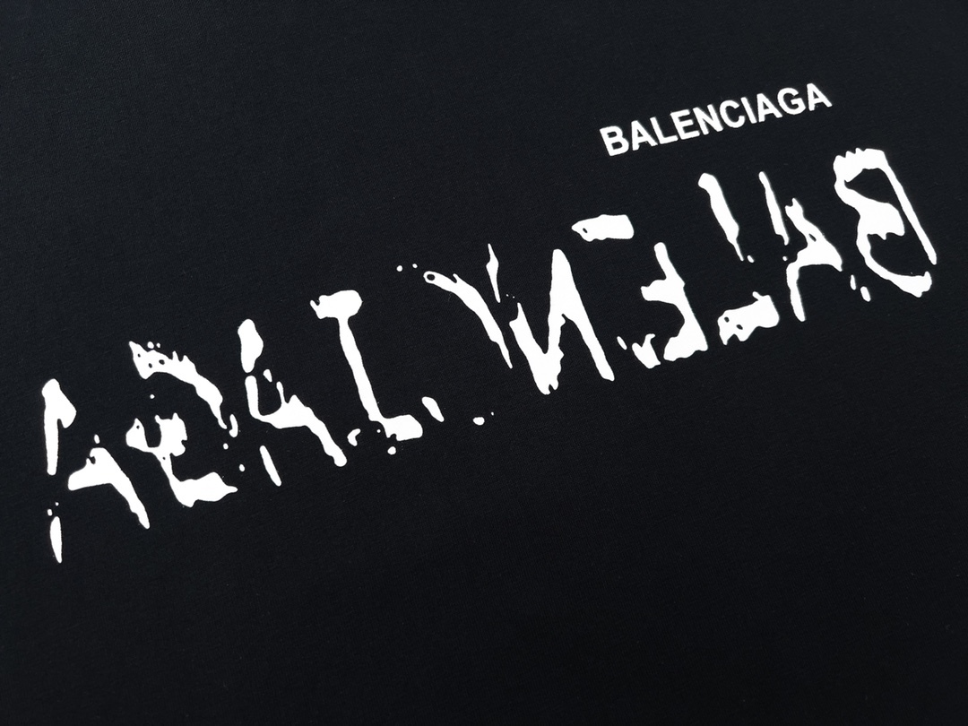 バレンシアガ「Balenciaga」 ミラーシリーズ インバースロゴTシャツ