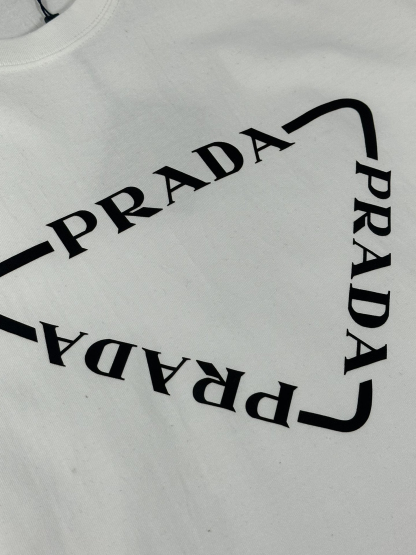 プラダ「Prada」2025SS クラシックトライアングルロゴ カップルTシャツ