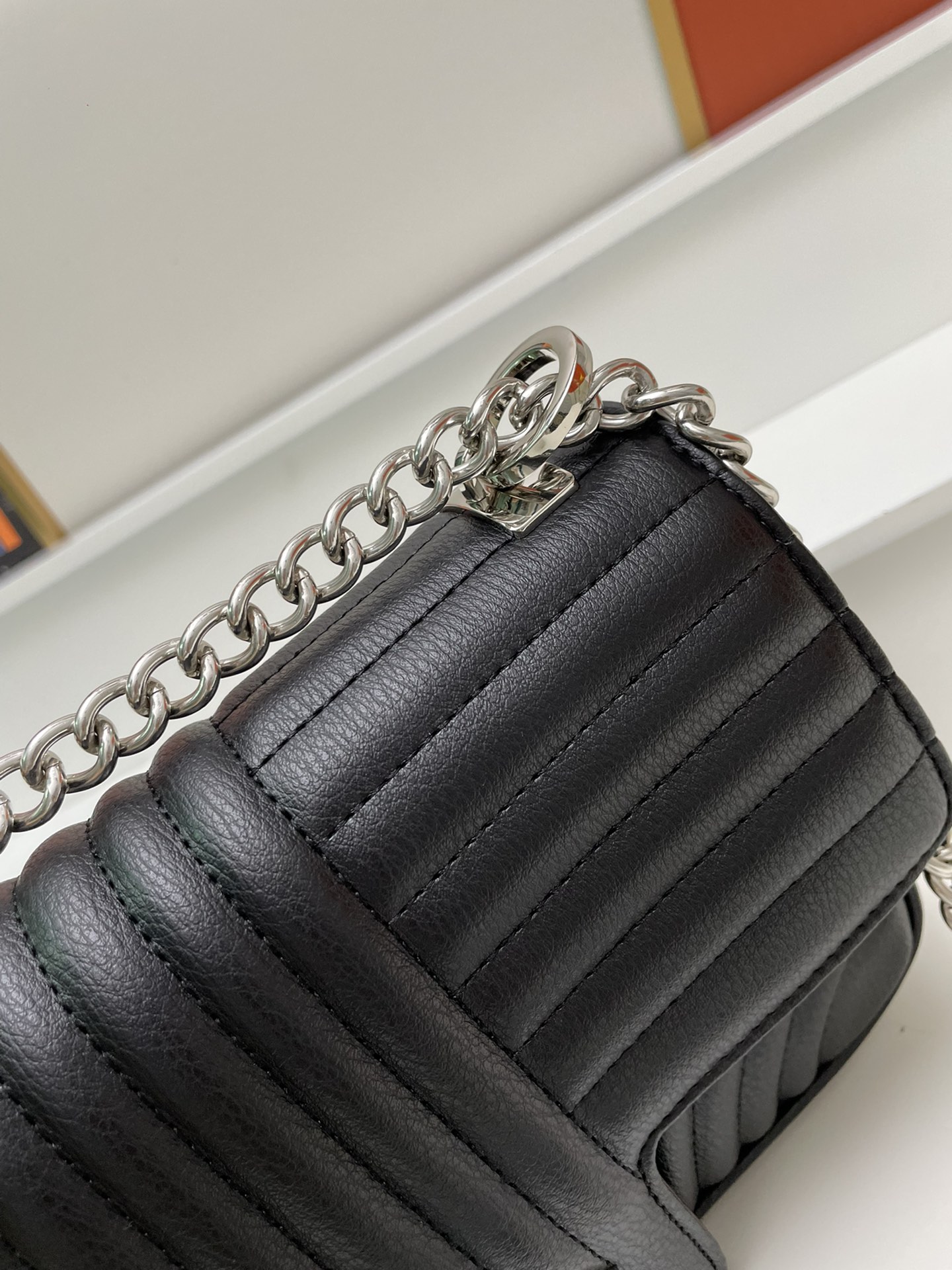 プラダ「Prada」チェーン クロスボディバッグ