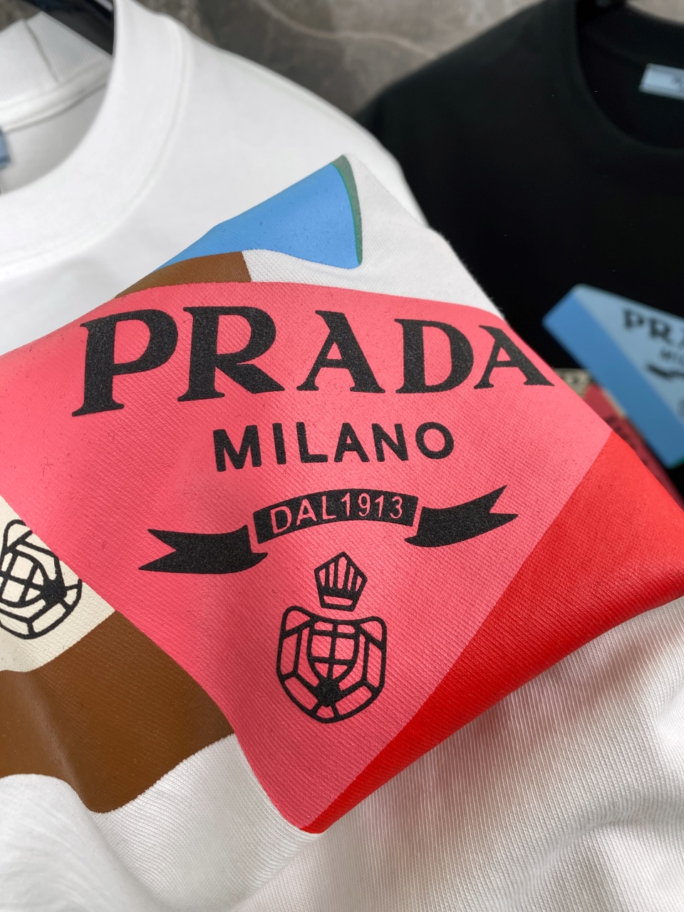 プラダ「Prada」2025SS メンズ トライアングルロゴ クルーネックTシャツ