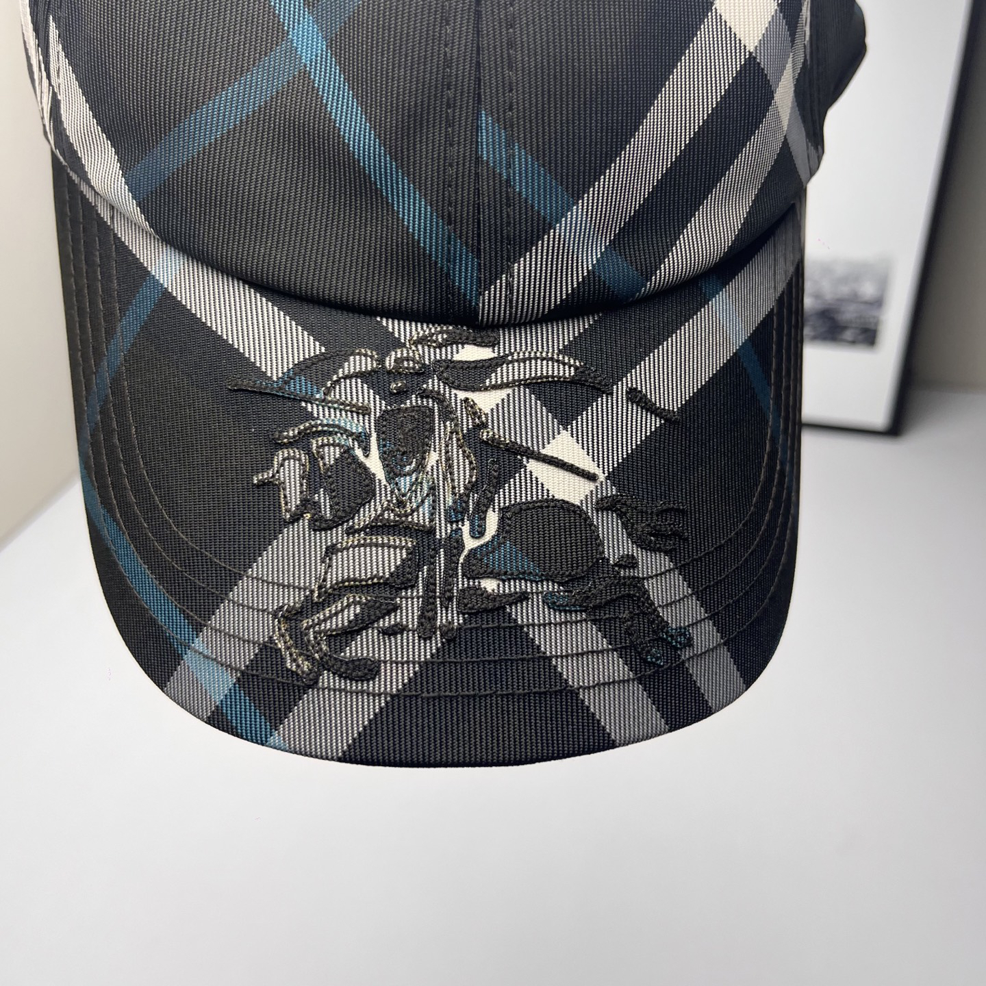 バーバリー「Burberry」クラシック エンブロイダード ホース ベースボールキャップ
