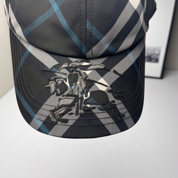 バーバリー「Burberry」クラシック エンブロイダード ホース ベースボールキャップ