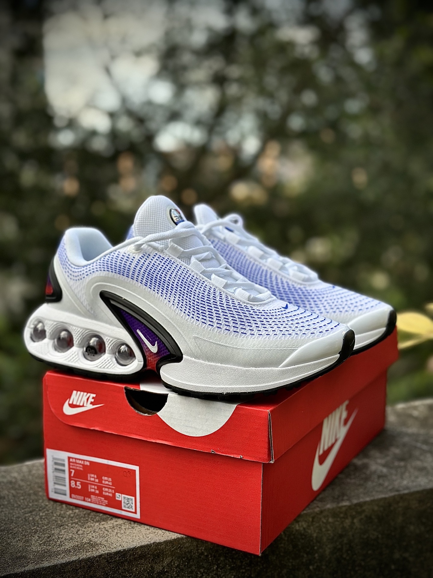ナイキ［Nike］Air Max Dn8 スポーツ クッション ローカット ランニングシューズ メンズ＆ウィメンズ