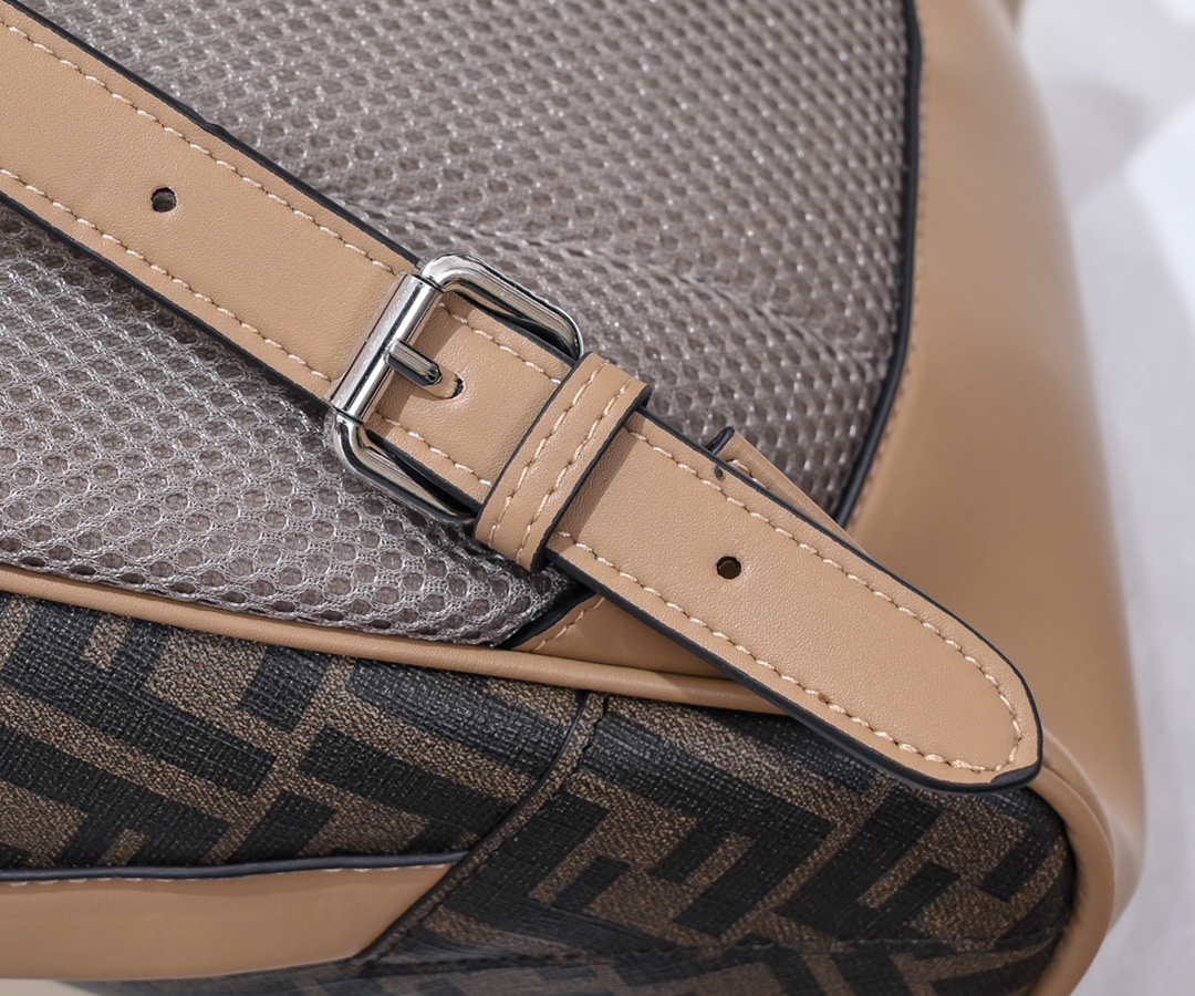 フェンディ「Fendi」Chiodo リュックサック