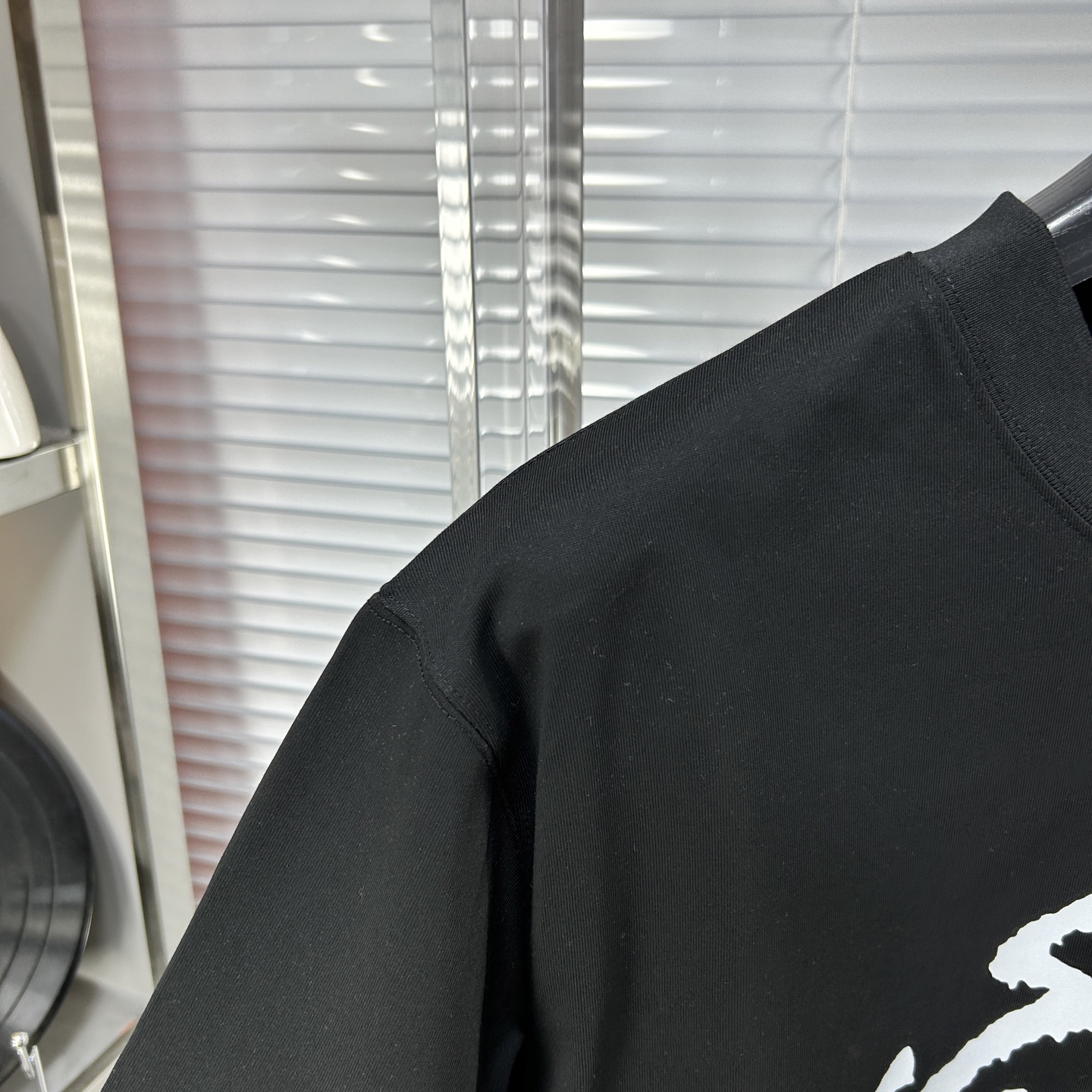 サンローラン「Saint Laurent」SS25 プレコレクション クルーネックTシャツ