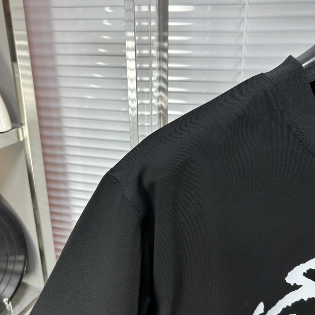 サンローラン「Saint Laurent」SS25 プレコレクション クルーネックTシャツ