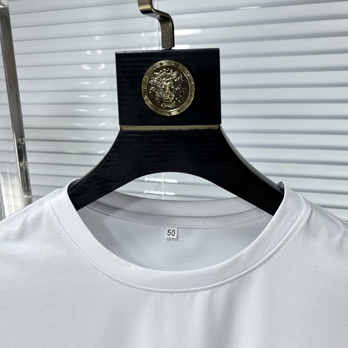 ヴァレンティノ「Valentino」SS25 サマーコレクション トップクラス ロゴプリント ショートスリーブTシャツ