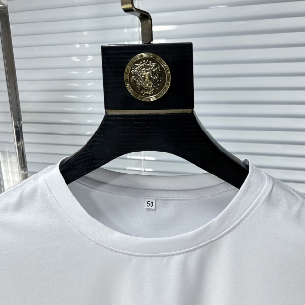 ヴァレンティノ「Valentino」SS25 サマーコレクション トップクラス ロゴプリント ショートスリーブTシャツ