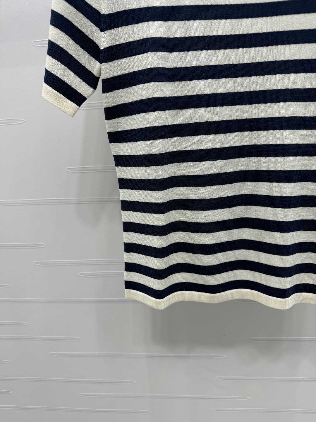 ヴァレンティノ「Valentino」2025 サマーコレクション ストライプ ラウンドネック ニットTシャツ