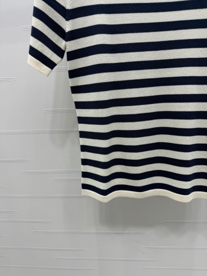 ヴァレンティノ「Valentino」2025 サマーコレクション ストライプ ラウンドネック ニットTシャツ