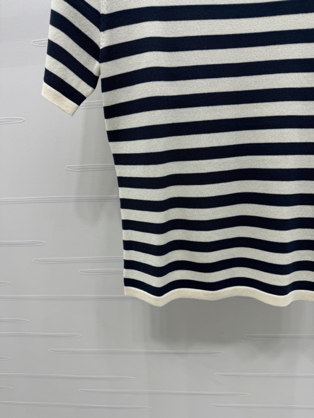 ヴァレンティノ「Valentino」2025 サマーコレクション ストライプ ラウンドネック ニットTシャツ