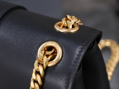 セリーヌ「Celine」Triomphe チェーンショルダーバッグ-ISETAN PRESTIGE CURATED