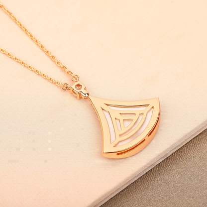 ブルガリ「Bvlgari」DIVAS’ DREAM パールマザーオブシェル 扇形ペンダントネックレス41-43cm