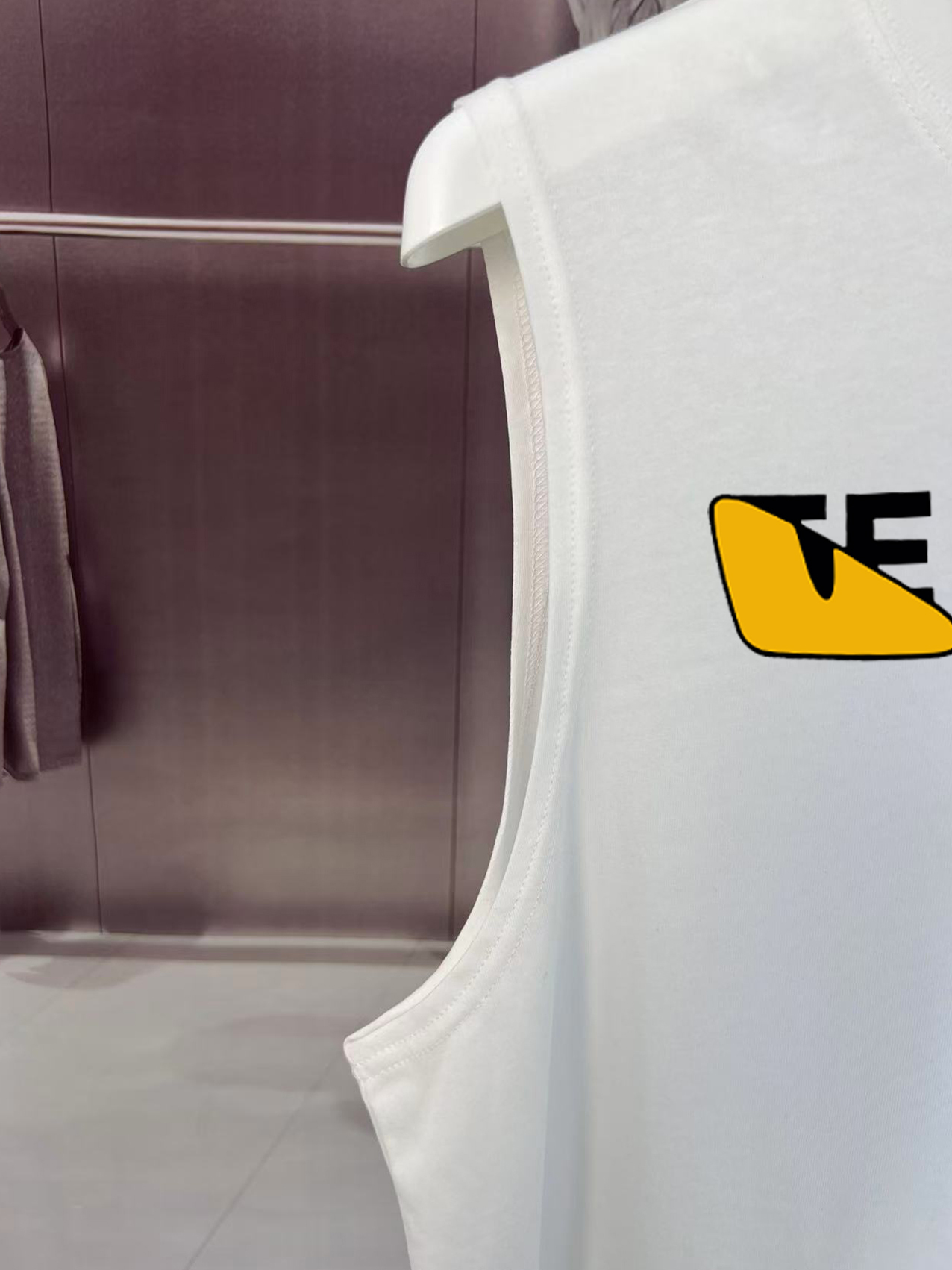 フェンディ「Fendi」2025 SUMMER FF DEMON EYES モンスターロゴ ノースリーブTシャツ