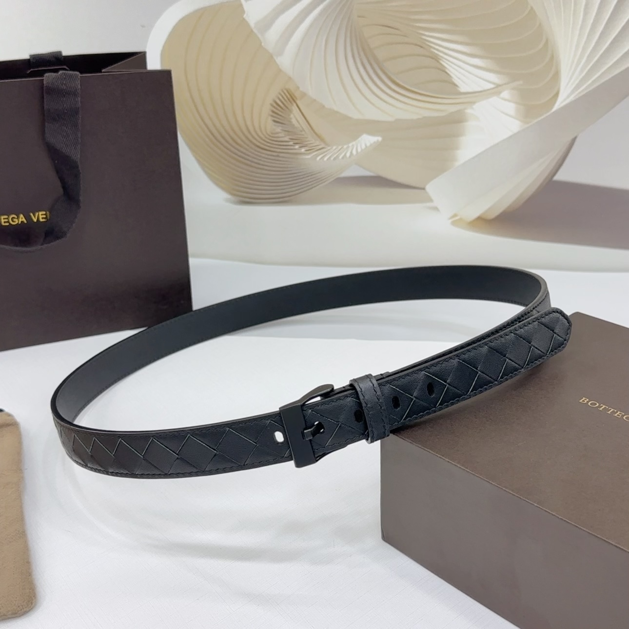 ボッテガ ヴェネタ「Bottega Veneta」 レディース ファッションベルト ダブルフェイスレザー100CM