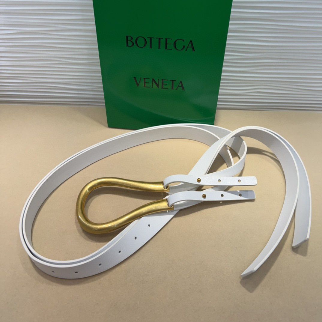 ボッテガ ヴェネタ「Bottega Veneta」シーズンレス クラシック ベルト100CM