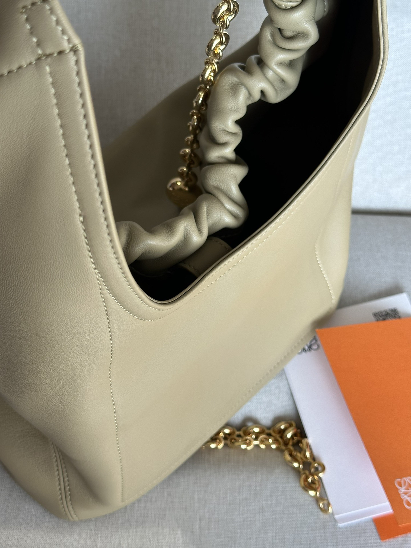 ロエベ「Loewe」Squeeze レザー ハンドバッグ