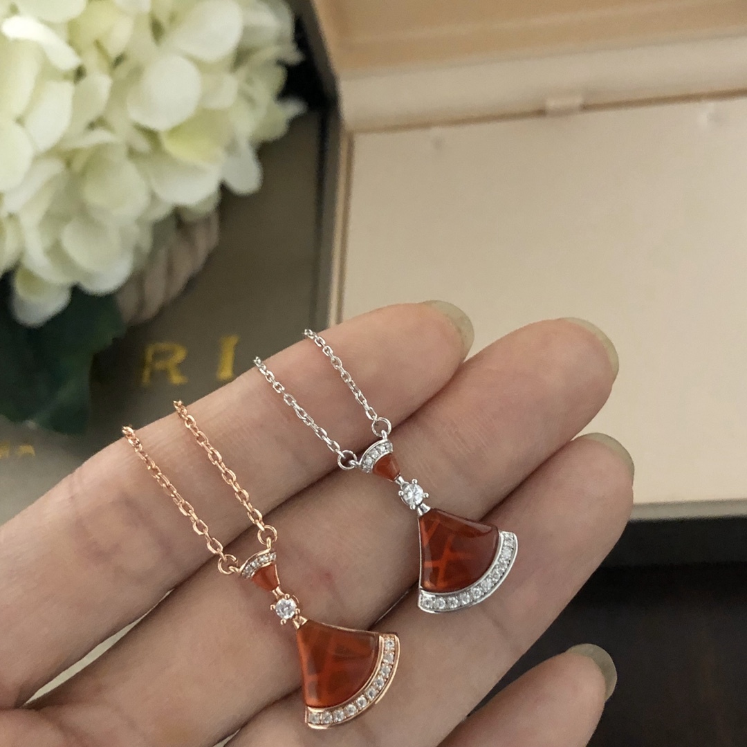 ブルガリ「Bvlgari」Divas' Dream レッドカルセドニー ネックレス25mm