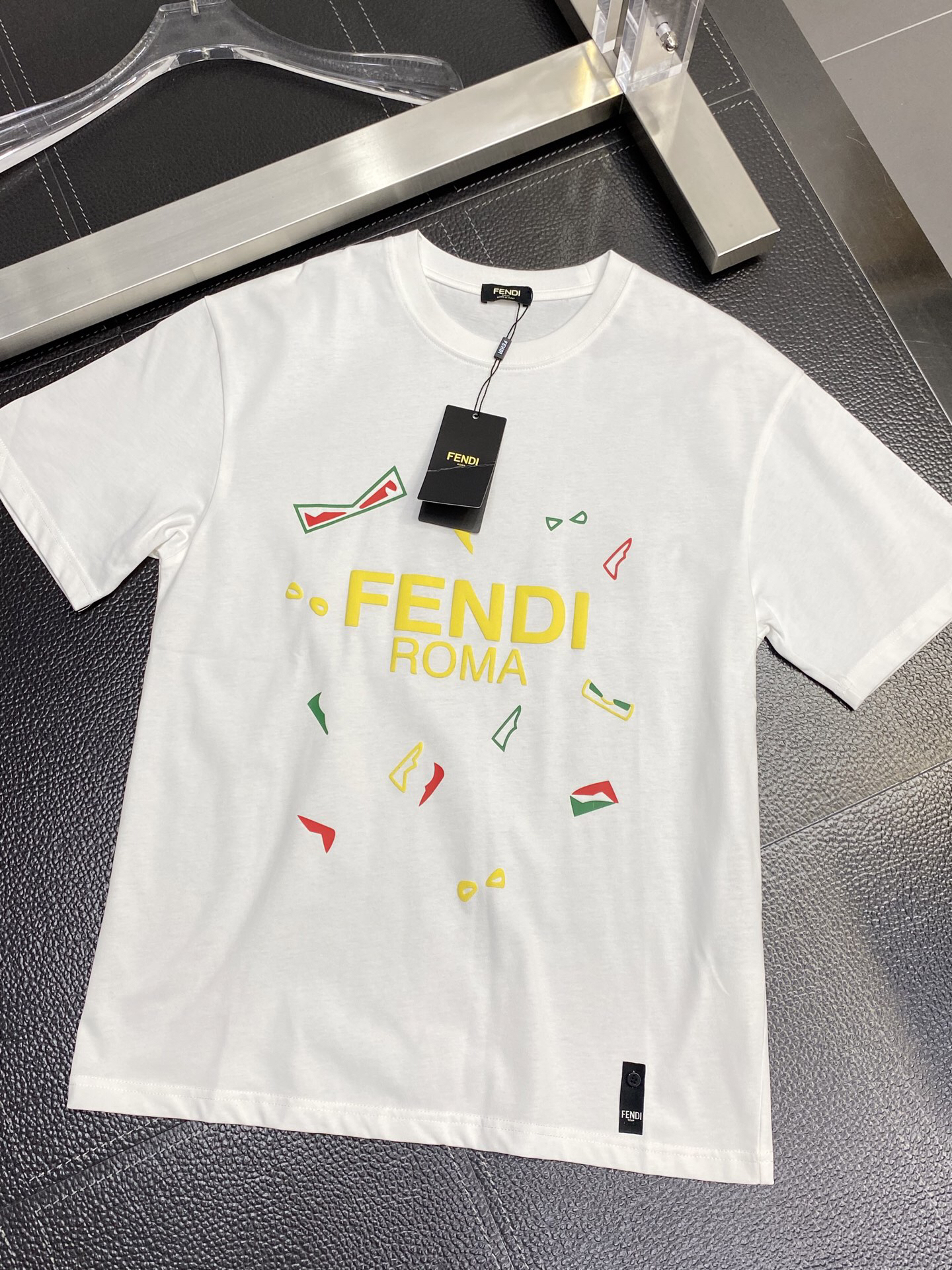 フェンディ「Fendi」2025SS エクスクルーシブ メンズ カジュアル ショートスリーブTシャツ
