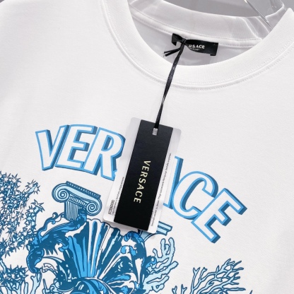 ヴェルサーチ「Versace」クルーネックTシャツ クラシックロゴ＆フラワープリント