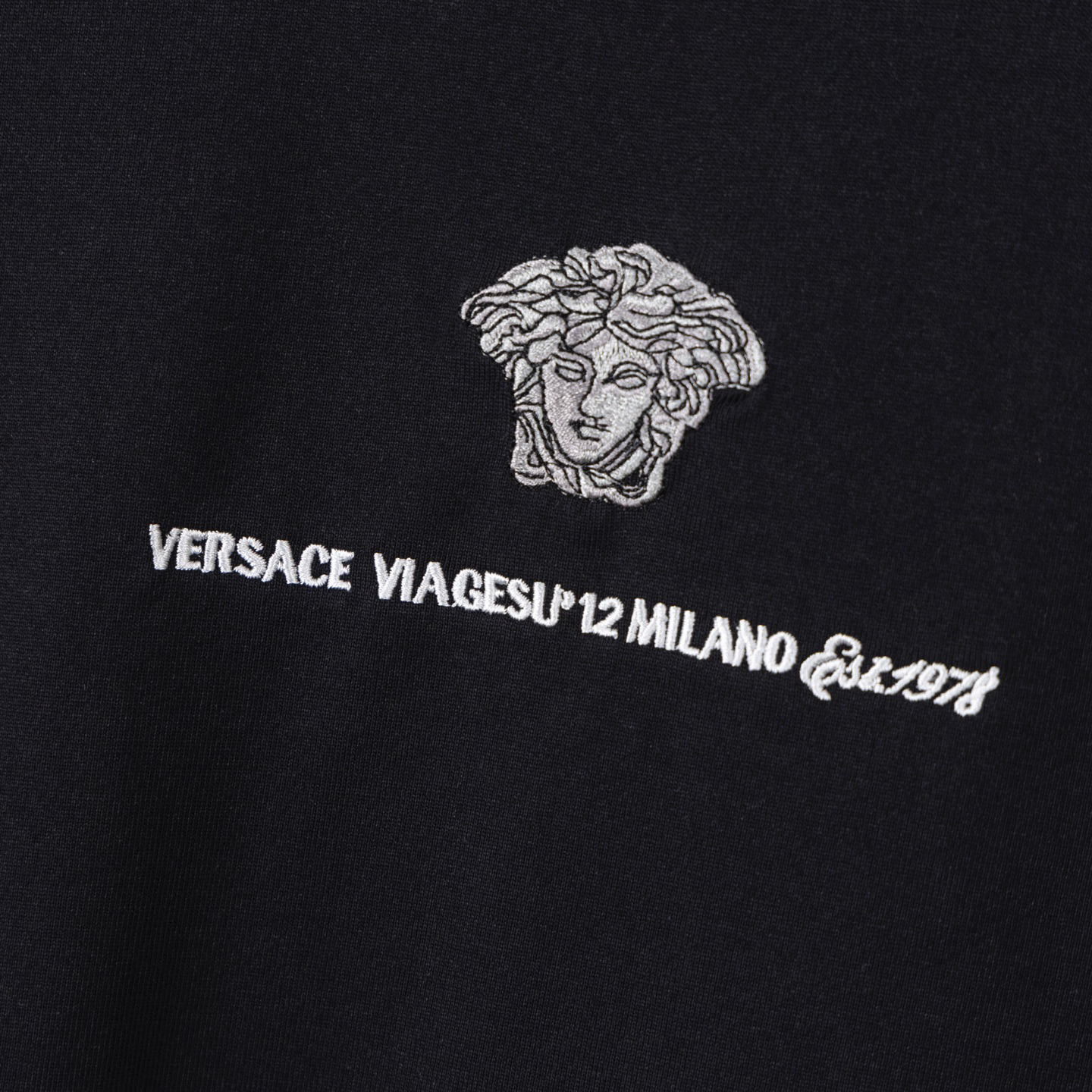 ヴェルサーチ「Versace」メドゥーサ エンブロイダリー ルーズフィットTシャツ