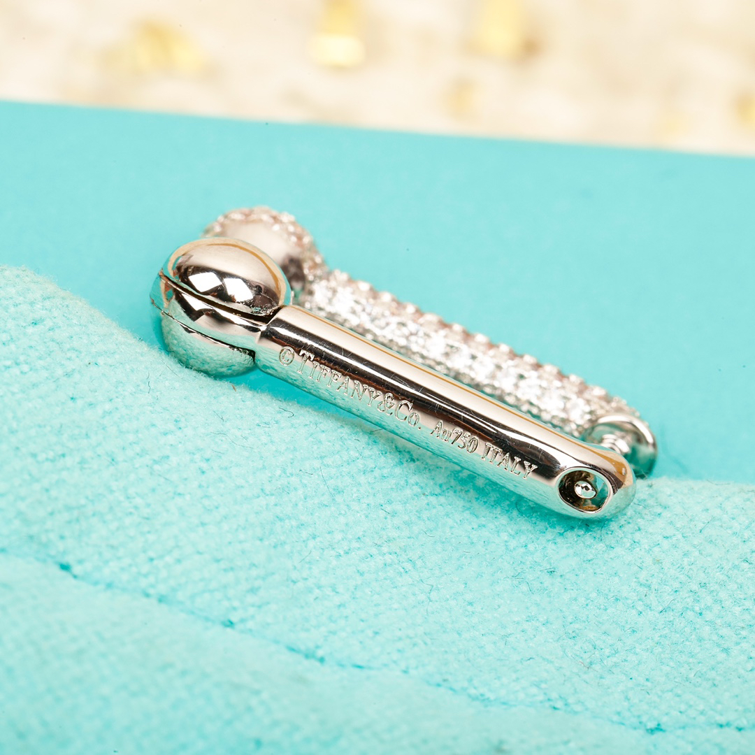 ティファニー「Tiffany & Co.」HardWear シリーズ ダブルリンクイヤリング