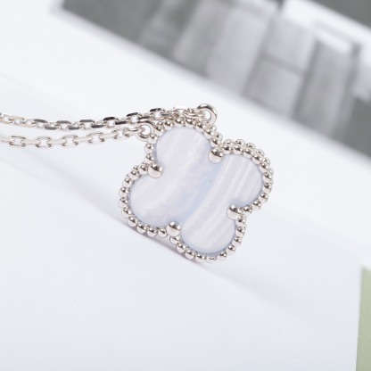 ヴァン クリーフ＆アーペル「Van Cleef & Arpels」 Alhambra 四つ葉のクローバー ネックレス長は42cm