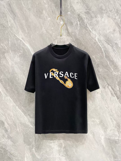 ヴェルサーチ「Versace」2025SS プレミアムロゴ クルーネックTシャツ
