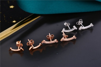 ティファニー「Tiffany & Co.」T Smile シリーズ ダイヤモンドイヤリング