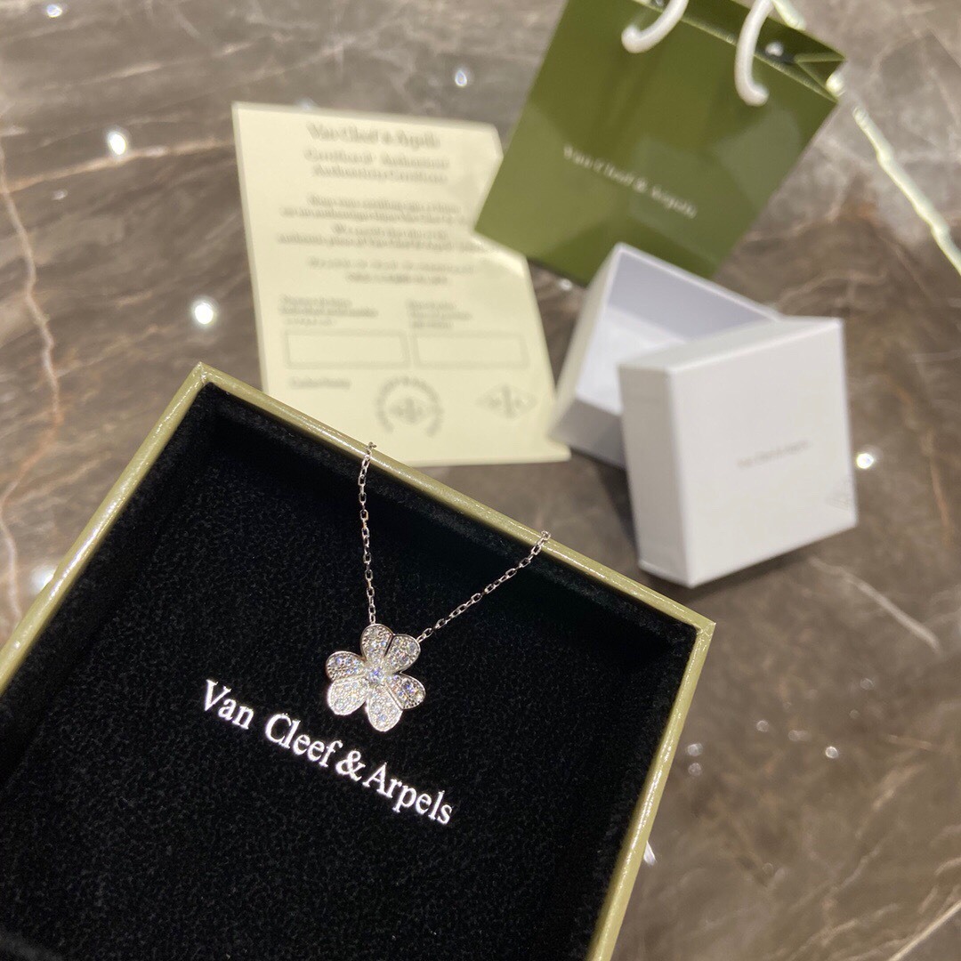 ヴァン クリーフ＆アーペル「Van Cleef & Arpels」Alhambra 18Kイエローゴールド マザーオブパール ペンダント42cm