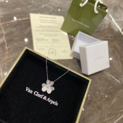 ヴァン クリーフ＆アーペル「Van Cleef & Arpels」Alhambra 18Kイエローゴールド マザーオブパール ペンダント42cm