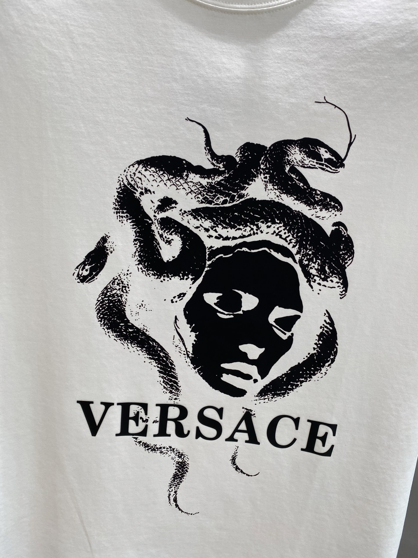 ヴェルサーチ「Versace」メドゥーサロゴ プリントTシャツ