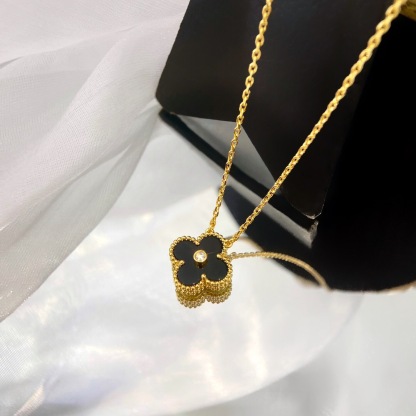 ヴァン クリーフ＆アーペル「Van Cleef & Arpels」Alhambra ダイヤモンド 四つ葉 ペンダント38～42cm