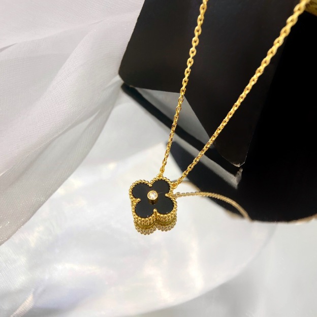 ヴァン クリーフ＆アーペル「Van Cleef & Arpels」Alhambra ダイヤモンド 四つ葉 ペンダント38～42cm