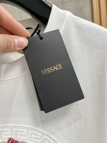 ヴェルサーチ「Versace」 2025SS プレミアムロゴTシャツ
