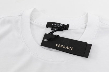 ヴェルサーチ「Versace」 ラグジュアリー メドゥーサ カラーTシャツ