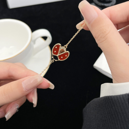 ヴァン クリーフ＆アーペル「Van Cleef & Arpels」 Lucky Spring® Coccinelle シングルチャーム ブレスレット18.5cm