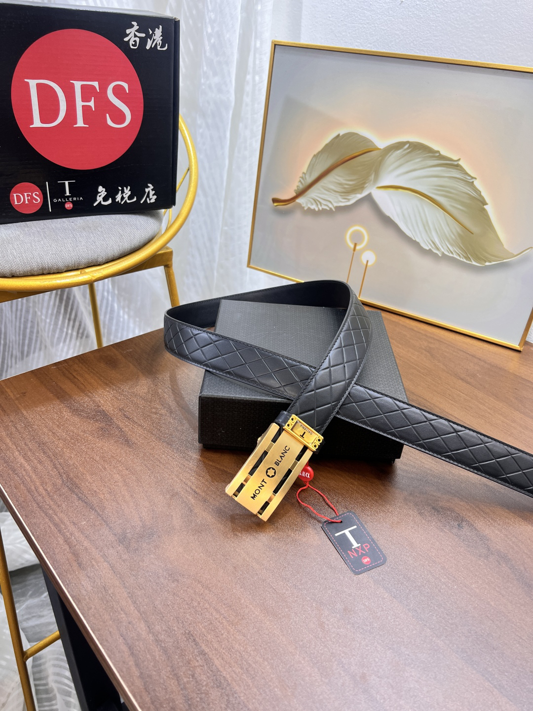 ヴァン クリーフ＆アーペル「Van Cleef & Arpels」クラシックコレクション オートマチックバックル レザーベルト100cm