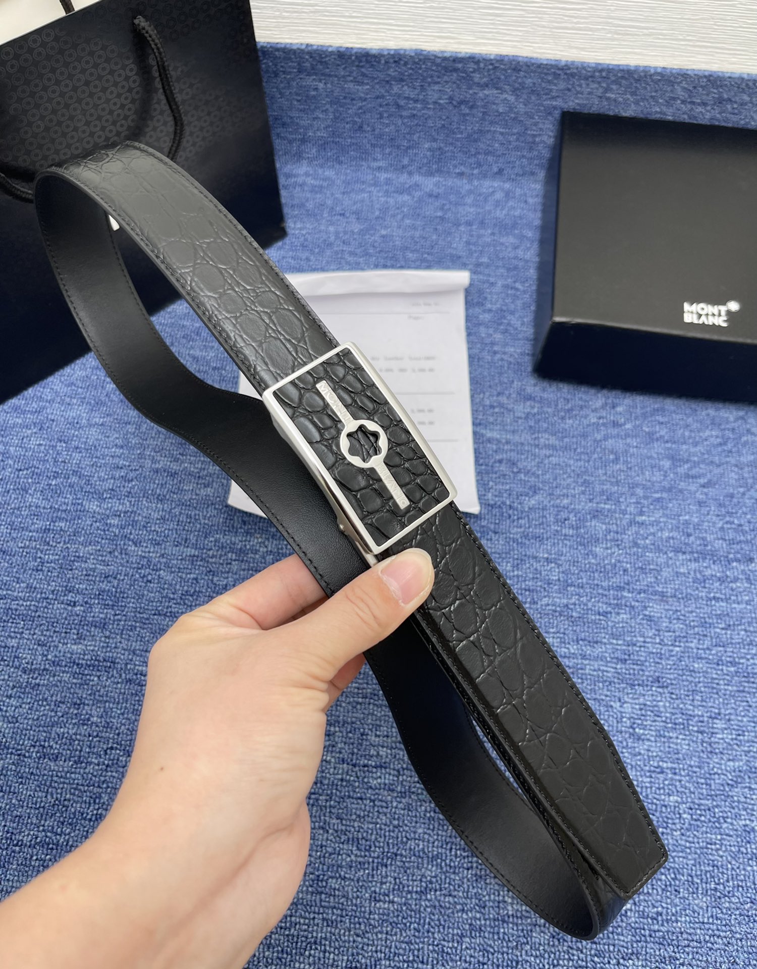 ヴァン クリーフ＆アーペル「Van Cleef & Arpelsクラシックコレクション オートマチックスチールバックル レザーベルト」100cm