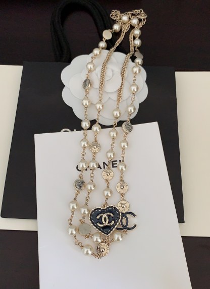 シャネル「Chanel」 ブルーブラックパールネックレス