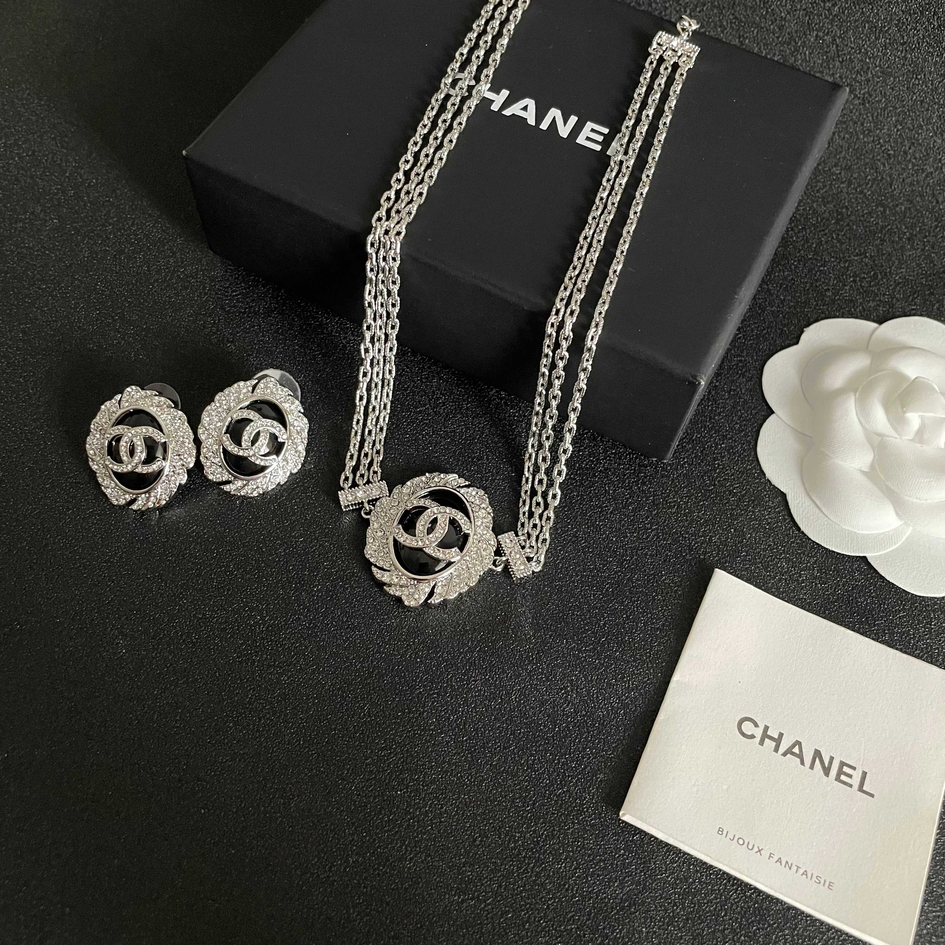 シャネル「Chanel」ダブルCダイヤモンドネックレス