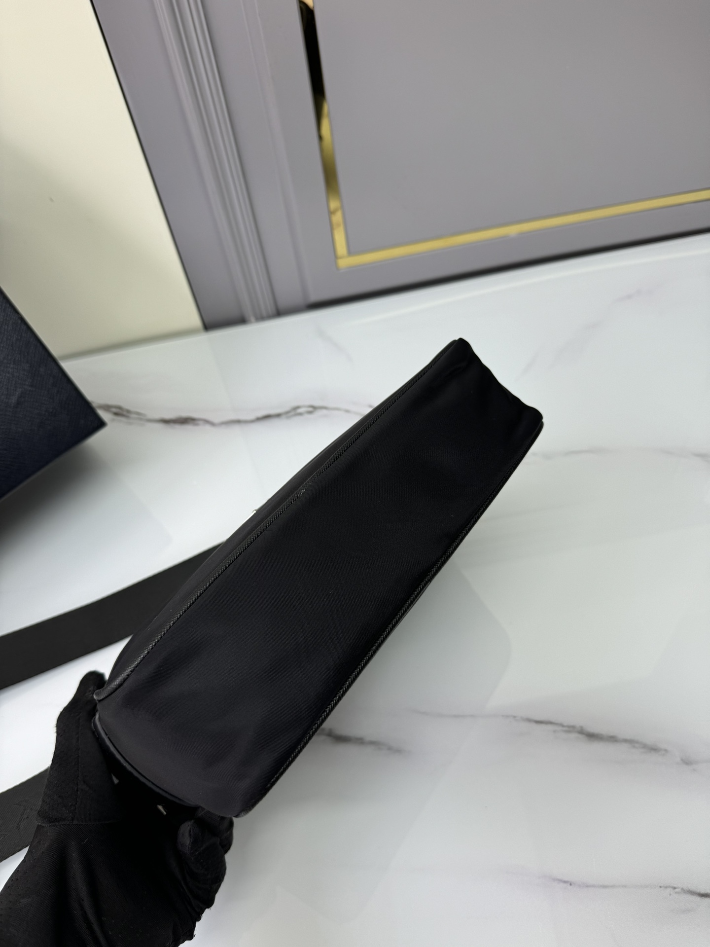 プラダ「Prada」サフィアーノ レザー マルチポケット ショルダーバッグ